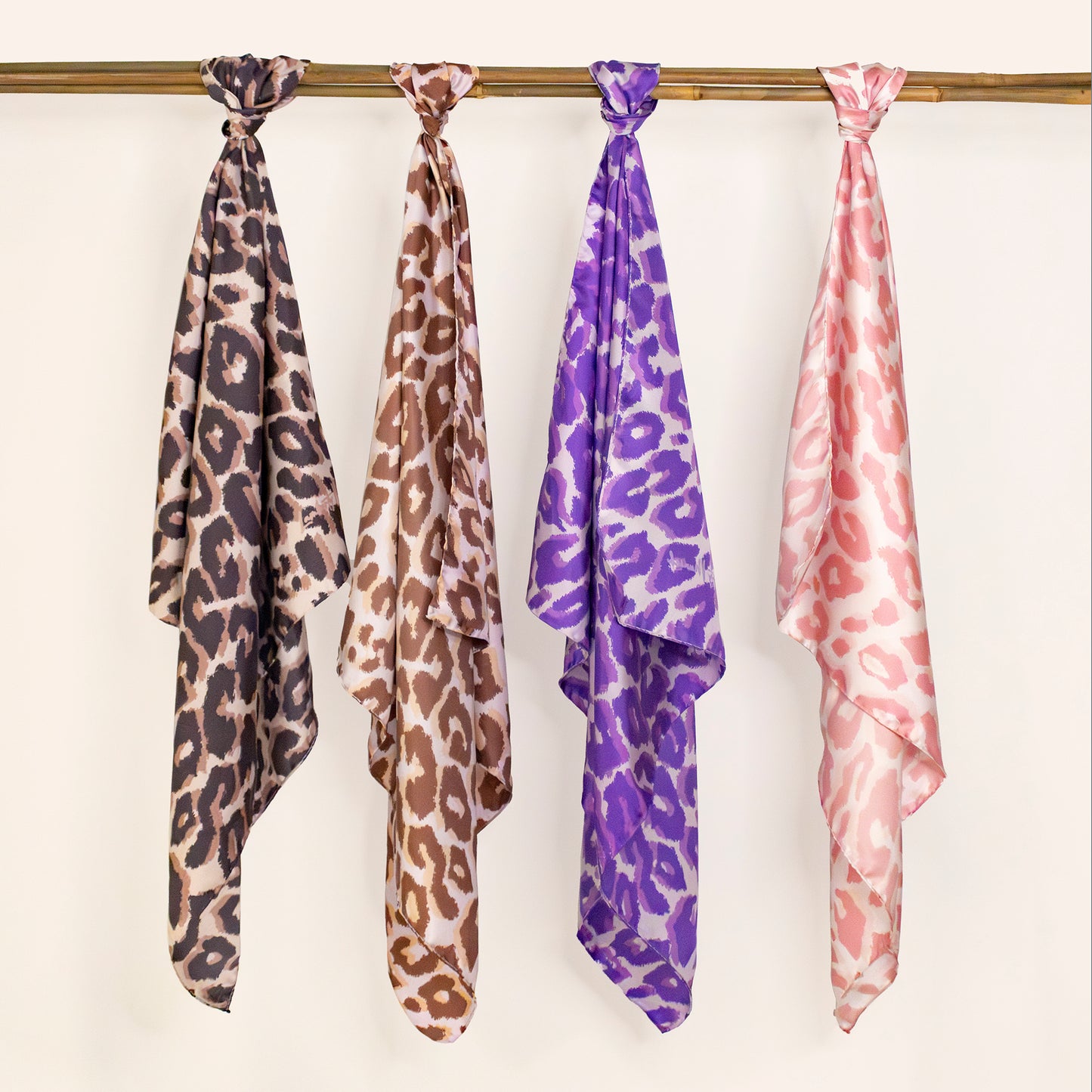 Tuch 70 Glattes Leopardenmuster - Midi Seidentwill Flieder