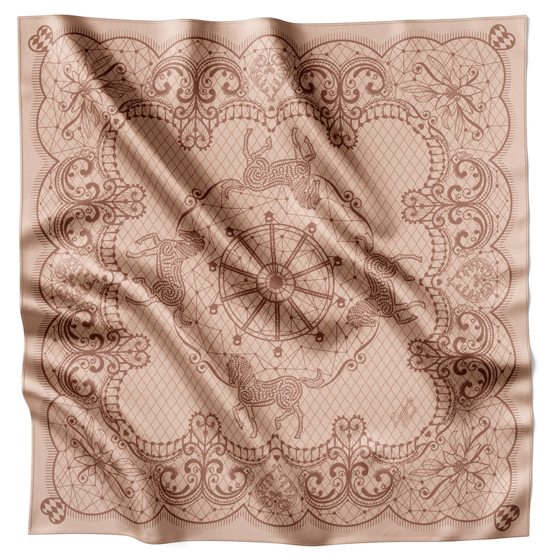 Braunes Horse Festivity Seidentuch 70 × 70 cm flach ausgelegt mit Spitzen- und Pferdemotiv