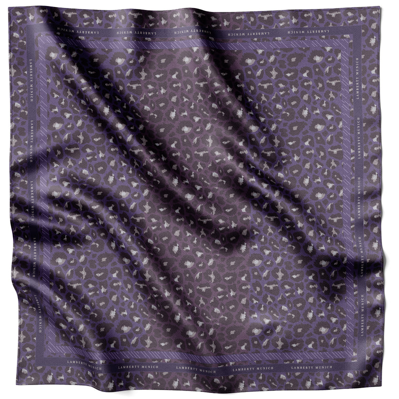 Violettes Winter Wilderness Seidentuch 100 × 100 cm flach ausgelegt mit gerahmter Bordüre