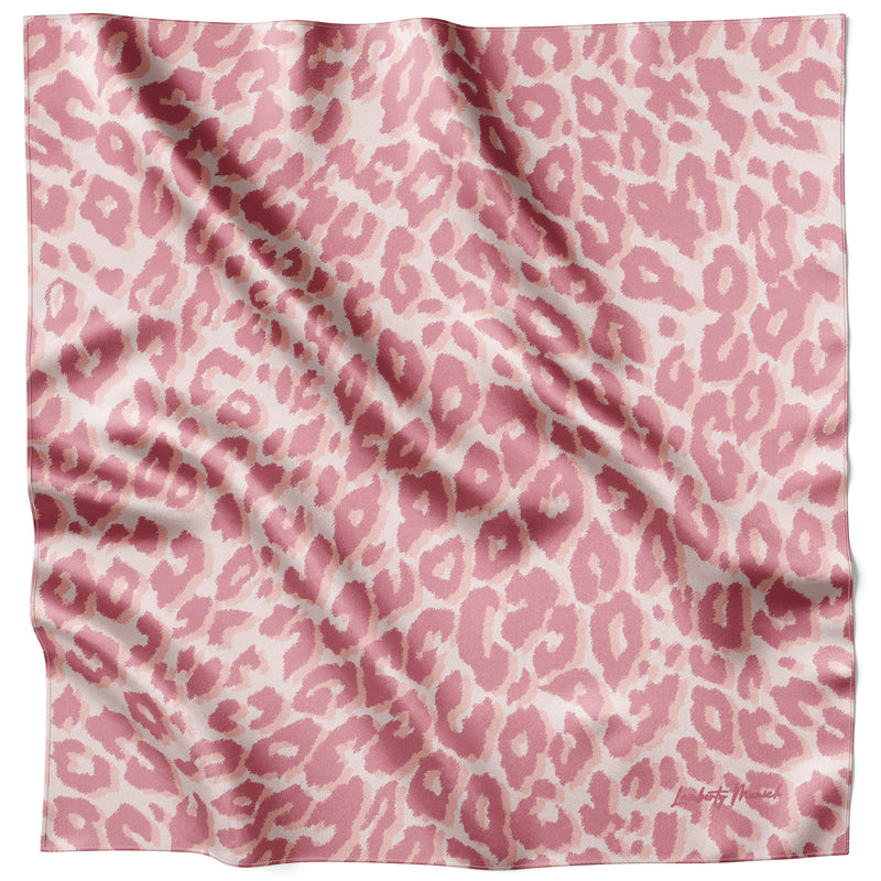 Roséfarbenes Smooth Cheetah Seidentuch 70 × 70 cm flach ausgelegt mit vollständigem Gepardenmuster