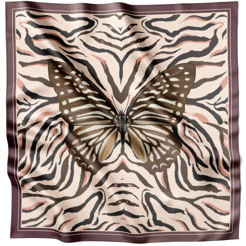Beiges Spotted Zebra Butterfly Seidentuch flach ausgelegt mit Zebra- und Schmetterlingsmotiv