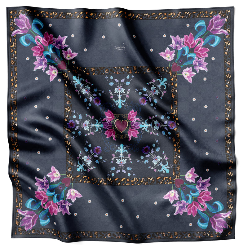 Marineblaues Royal Tulips Seidentuch 90 × 90 cm flach ausgelegt mit Tulpenmotiv und Bordüre