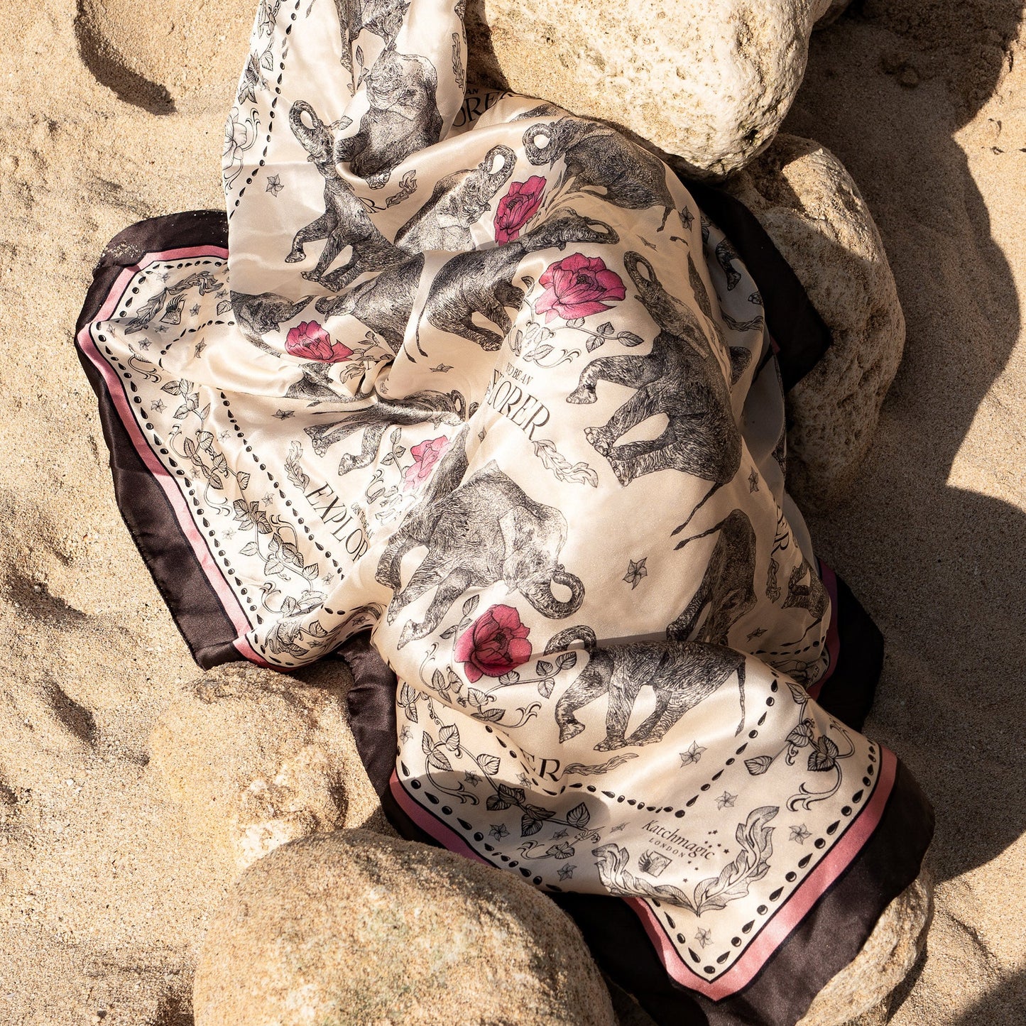 Tuch 90 Elephant Odyssey: A Journey on a Silk Scarf