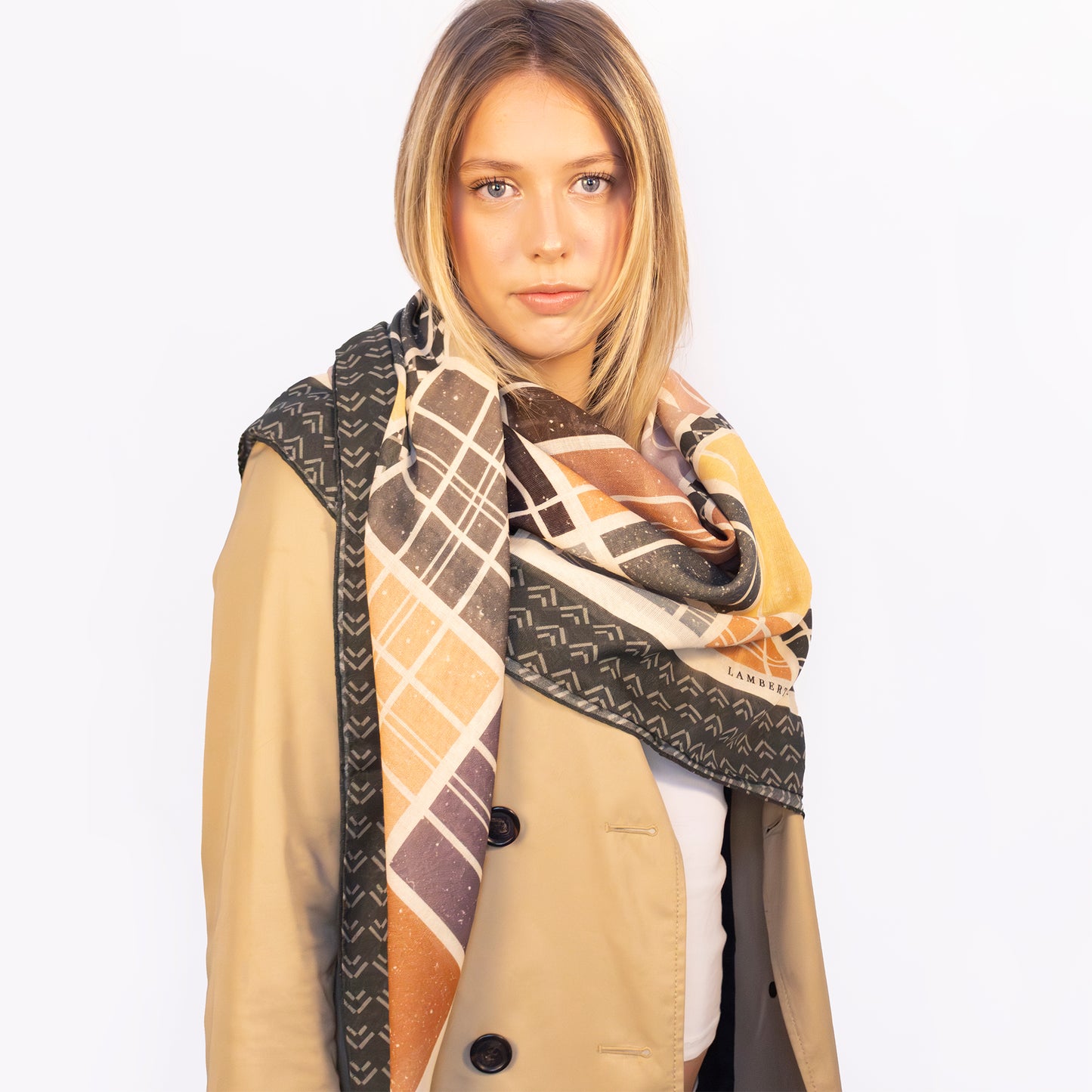 Schal 135 Soft Grid Retro Maxi Cube Silk & Wool Scarf