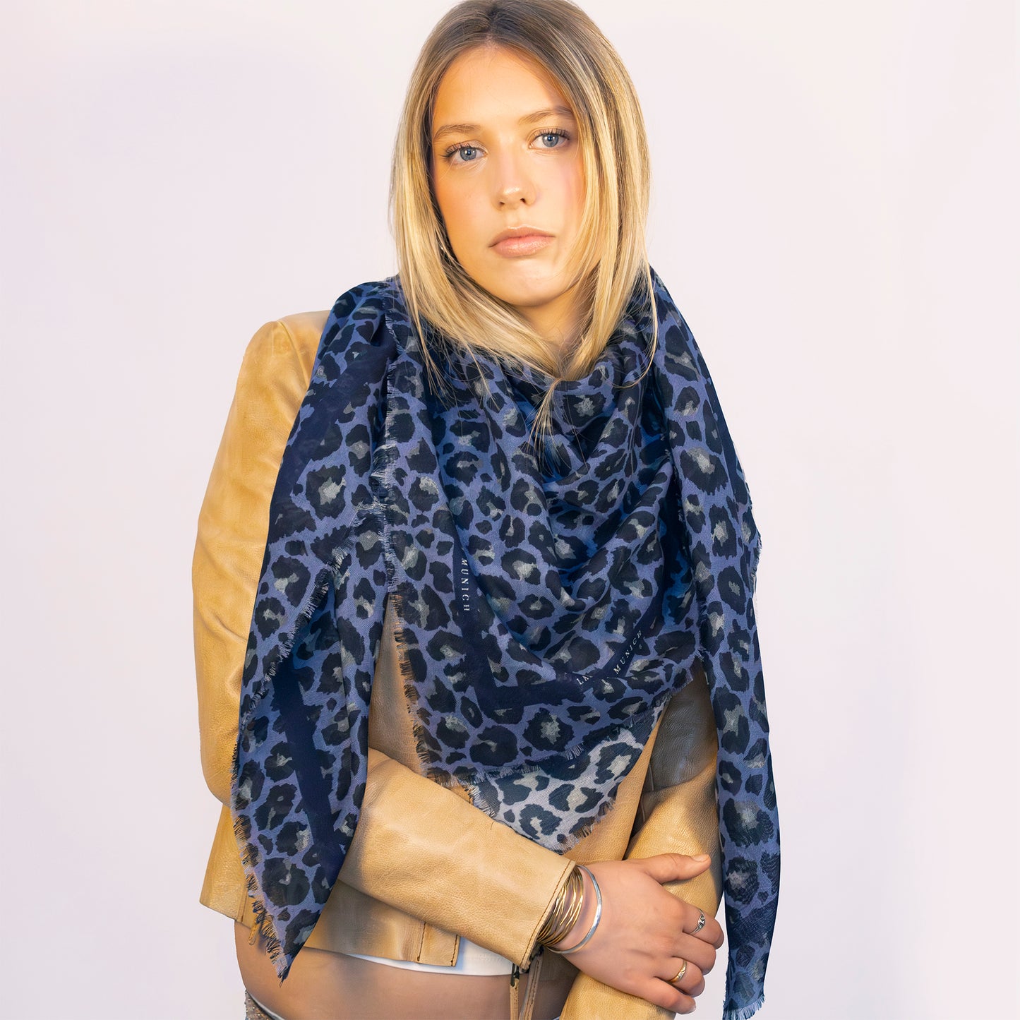 Schal 135 Savannah Leopard - Blue - Maxi Cube - Silk & Wool Scarf