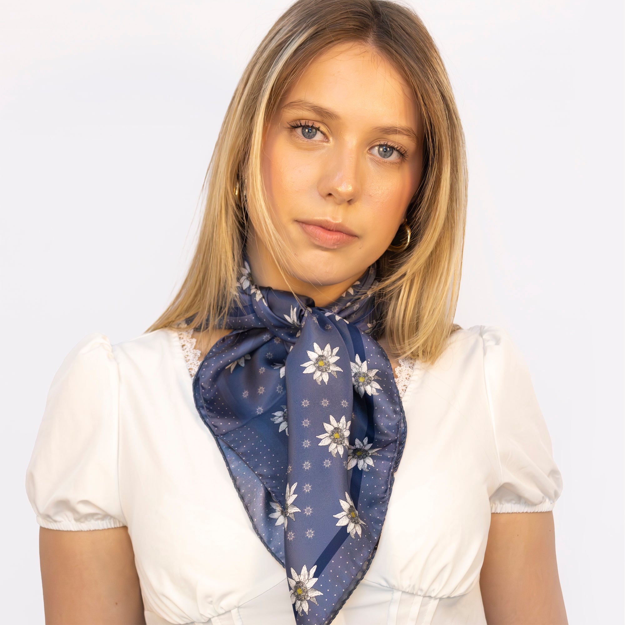 Tuch 70 Alpine Edelweiss Midi Silk Twill Blue – Lamberty Munich