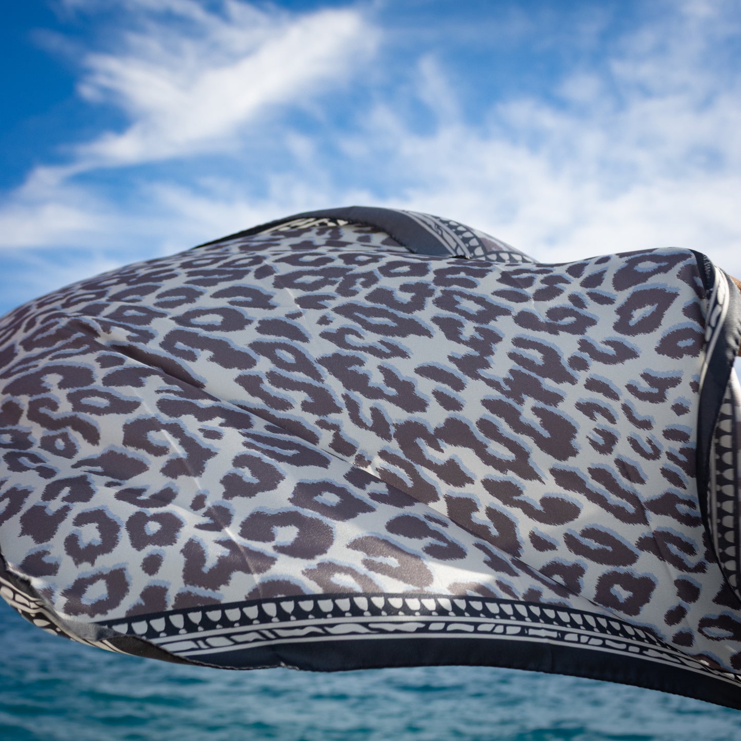 Tuch 70 Glattes Gepard - Midi Seidentwill Grau