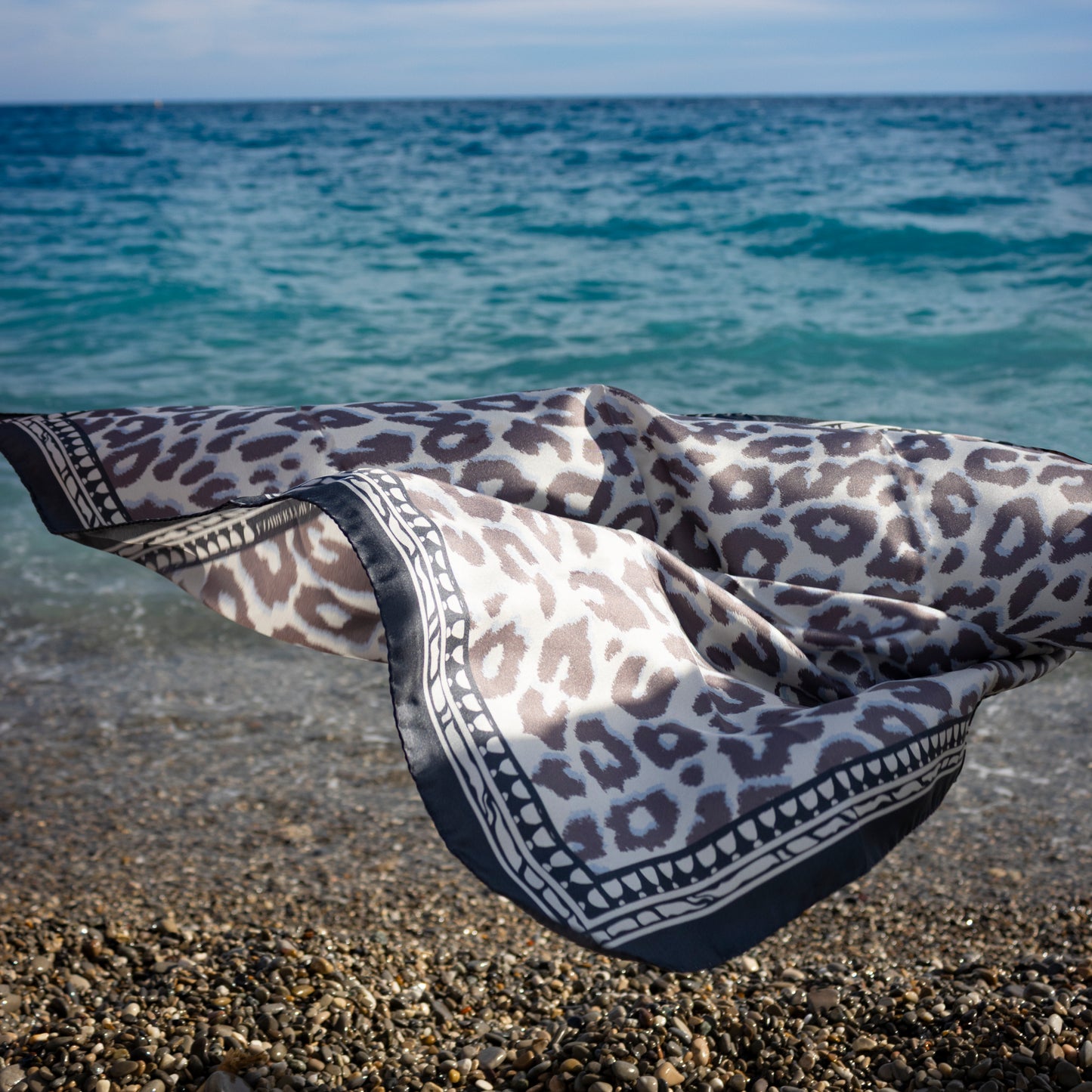 Tuch 70 Glattes Gepard - Midi Seidentwill Grau