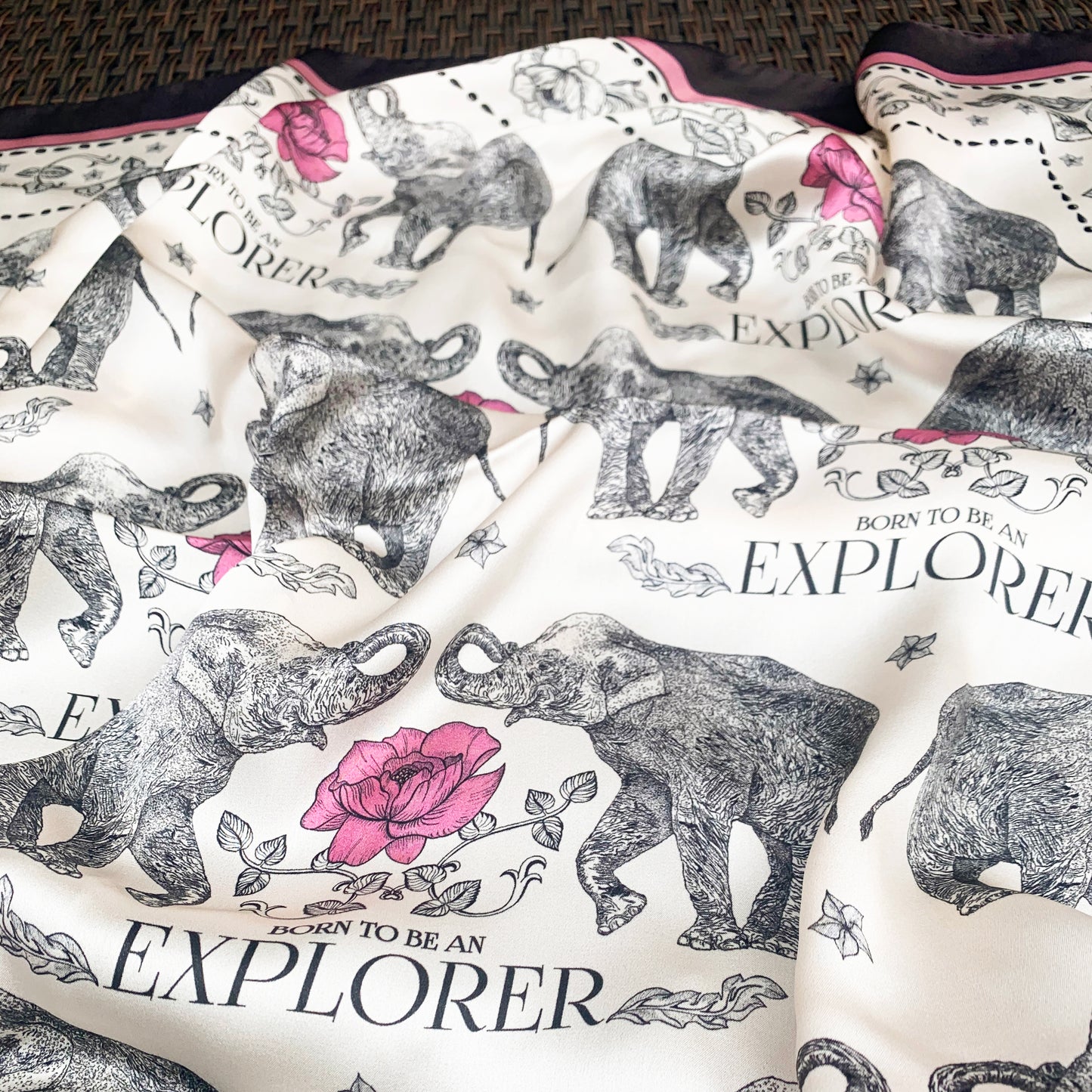 Tuch 90 Elephant Odyssey: A Journey on a Silk Scarf
