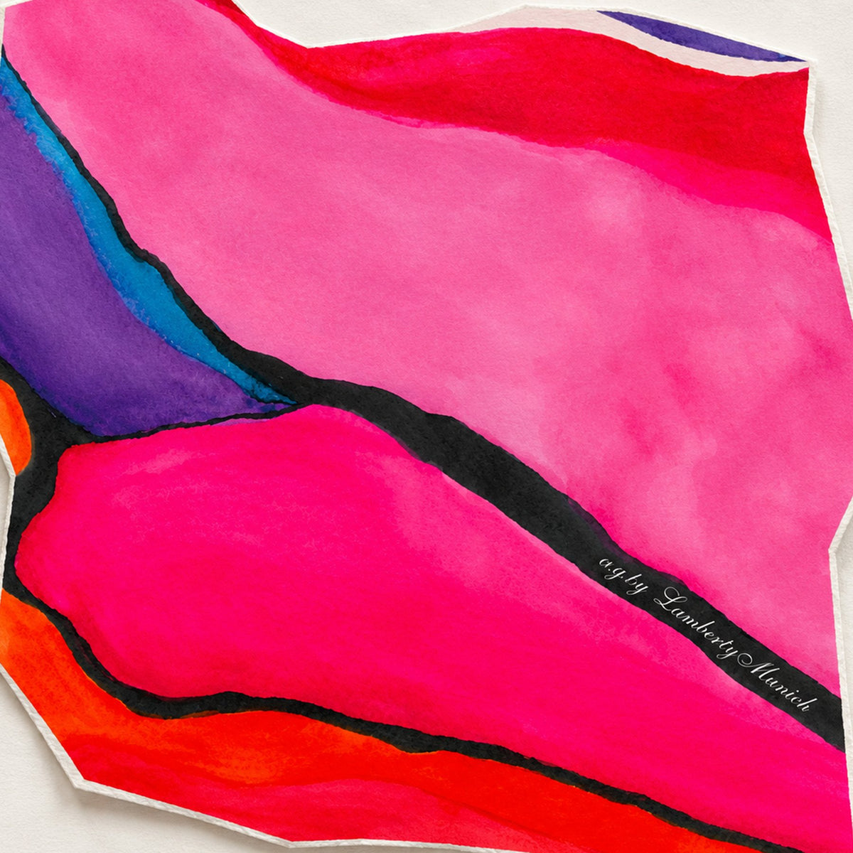 Handgemaltes abstraktes Aquarell in Pink, Rot, Violett und Blau mit fließenden schwarzen Konturen als Motiv eines Seidentuchs von Lamberty Munich