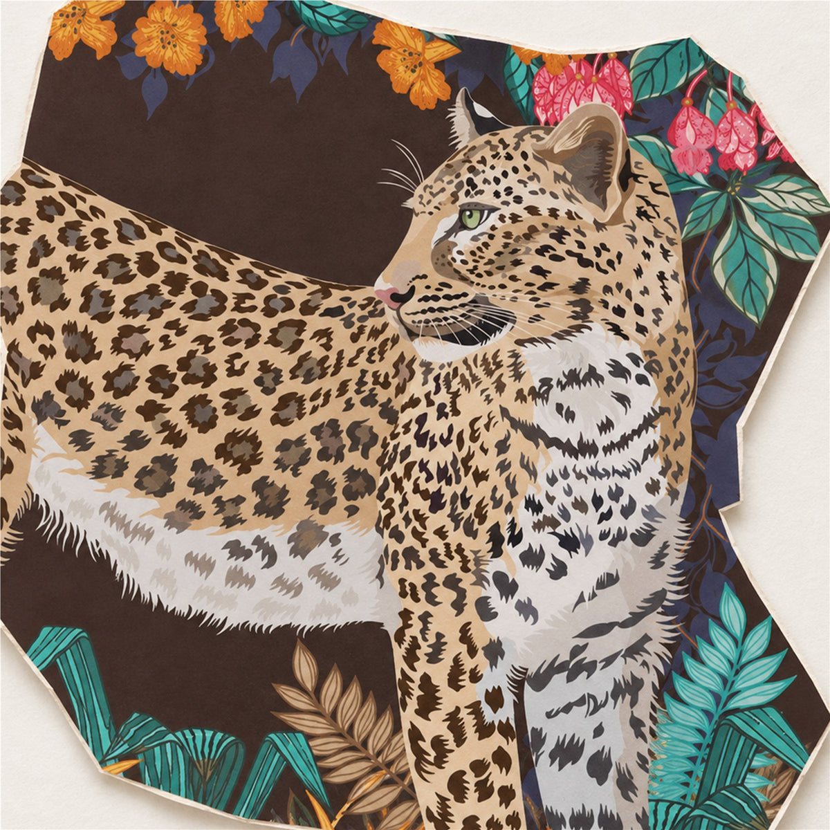 Handgezeichnetes Leopardenmotiv mit tropischen Blättern und Blüten auf einem Seidentuch von Lamberty Munich