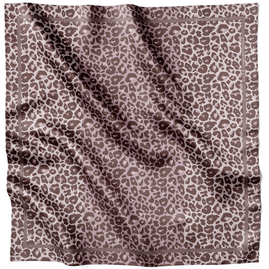 Taupefarbenes Leopard Savannah Seidentuch flach ausgelegt mit taubengrauem Schneeleopardenmuster