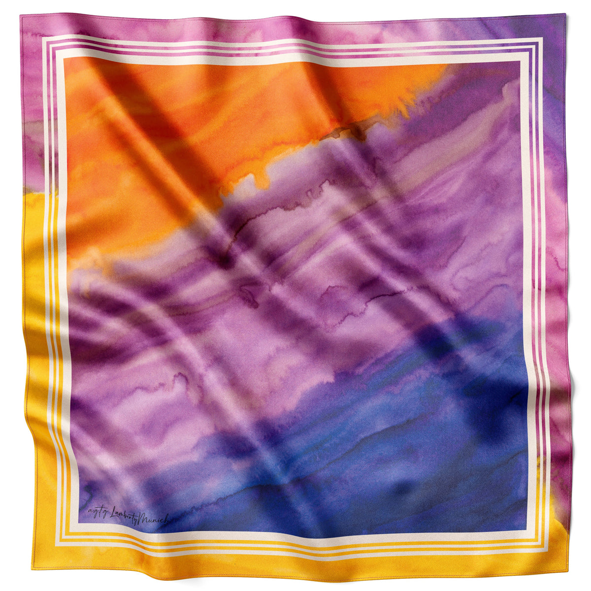 Melting Sunset Seidentuch flach ausgelegt mit Aquarellmotiv in Orange, Violett und Blau