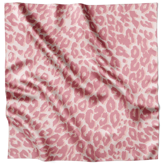 Roséfarbenes Smooth Cheetah Seidentuch 70 × 70 cm flach ausgelegt mit vollständigem Gepardenmuster